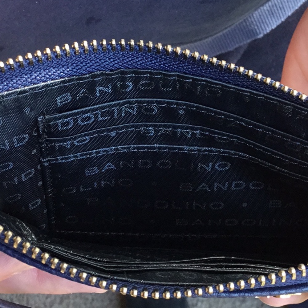 Leather Navy Bandolino wristlet - Picture 5 of 5